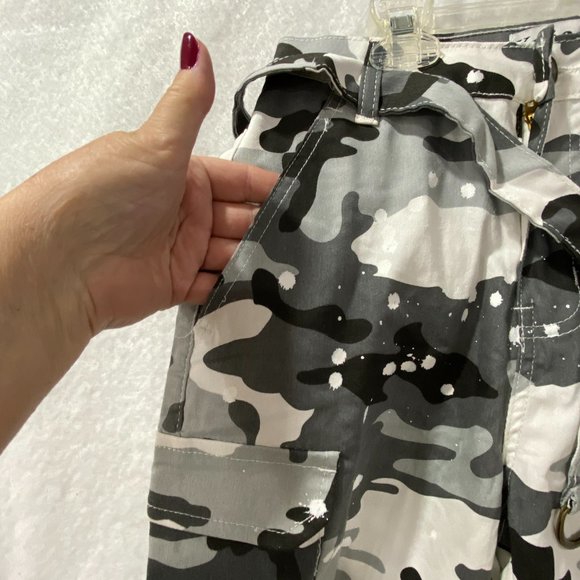 Men's Camo Cargo Shorts By Kreamy Size Small Black Gray White 4 Pockets Belt New - Picture 8 of 12